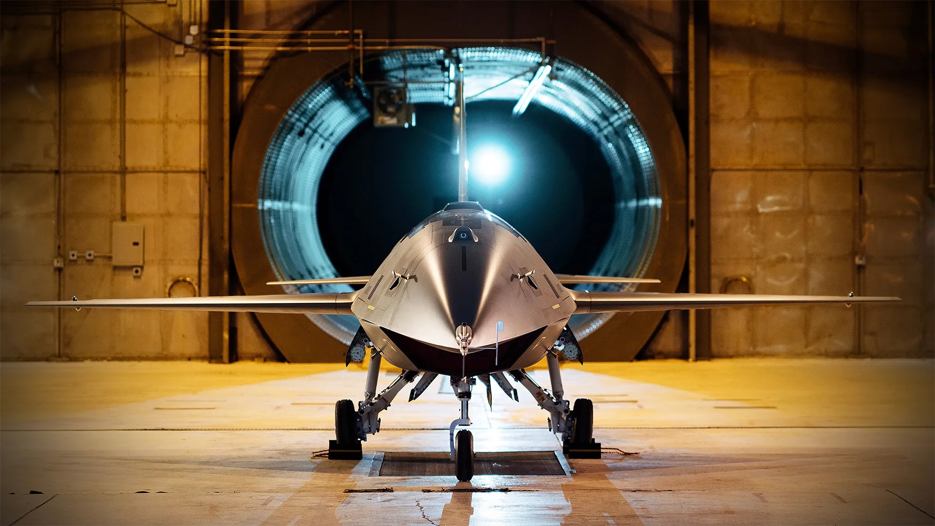 ABD’li Anduril, insansız savaş uçağını ilk kez uçurdu