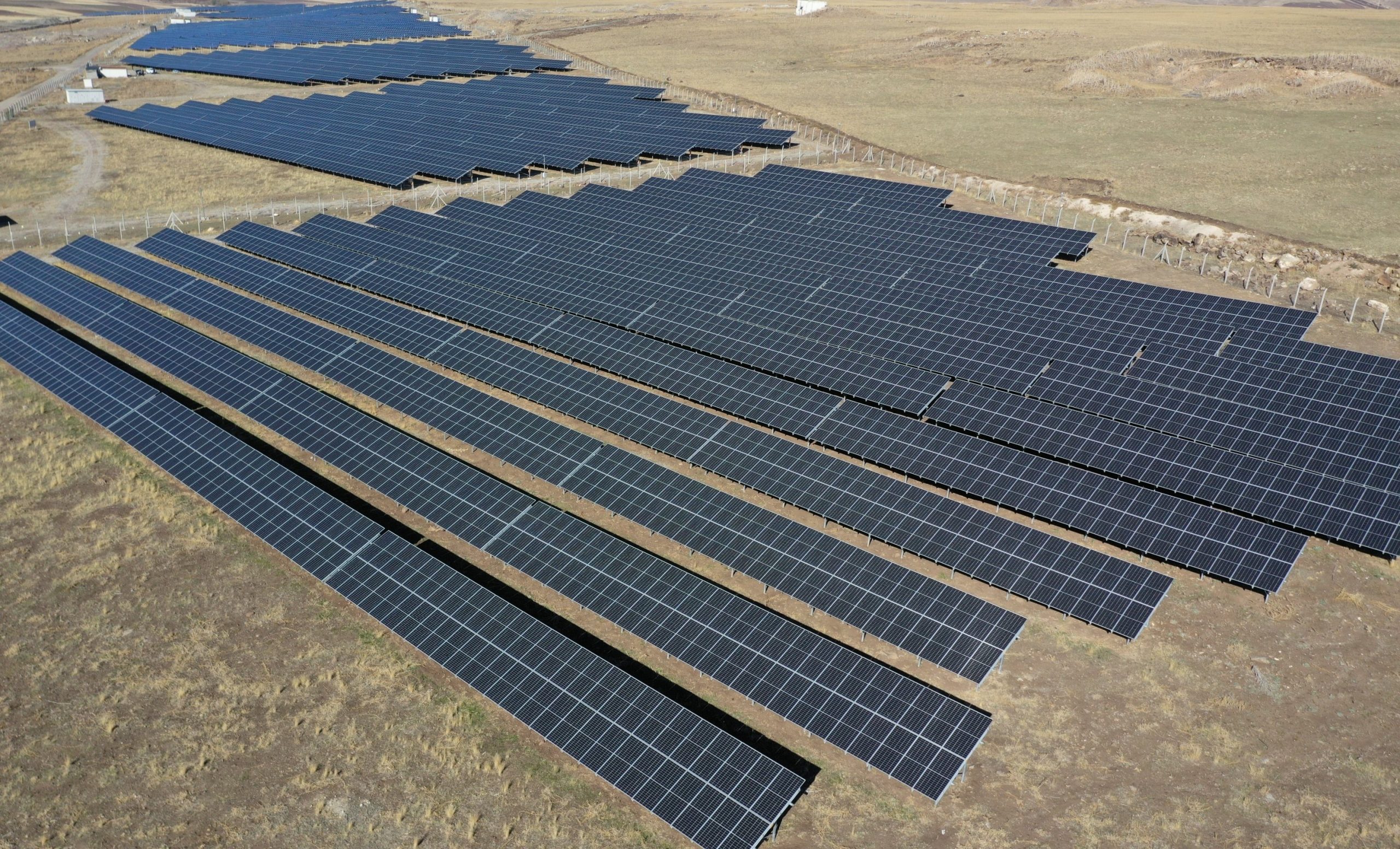 Türkiye’nin ilk yüzer GES’i dahil 8 projeyle 650 MW kapasite geliyor