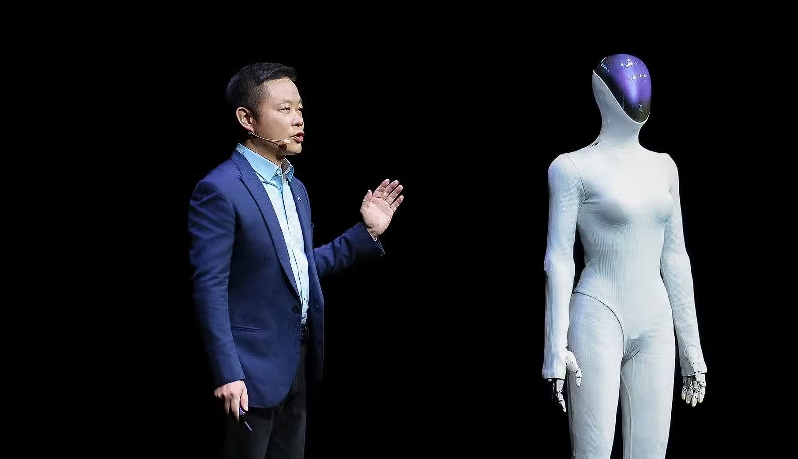 Xpeng, yeni nesil insansı robotunu tanıttı: İzleyenler gerçek insan sandı